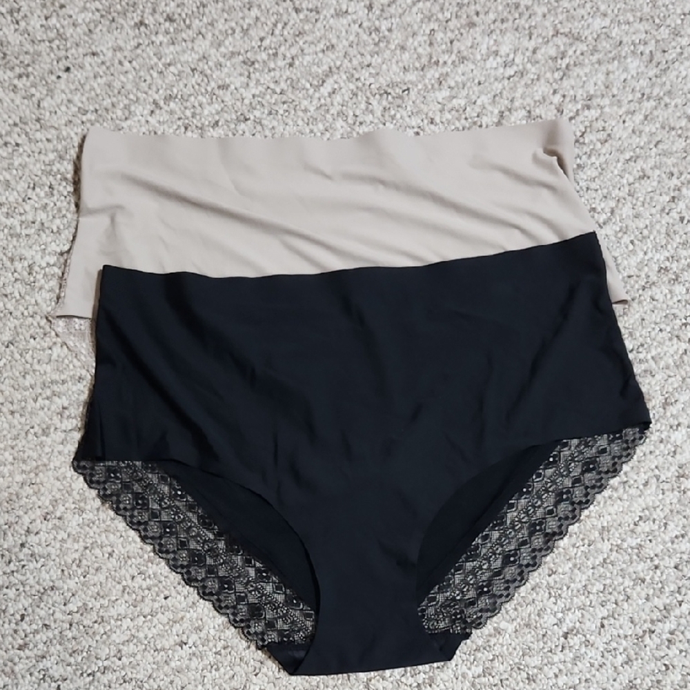 Seamless Black and Tan Panties